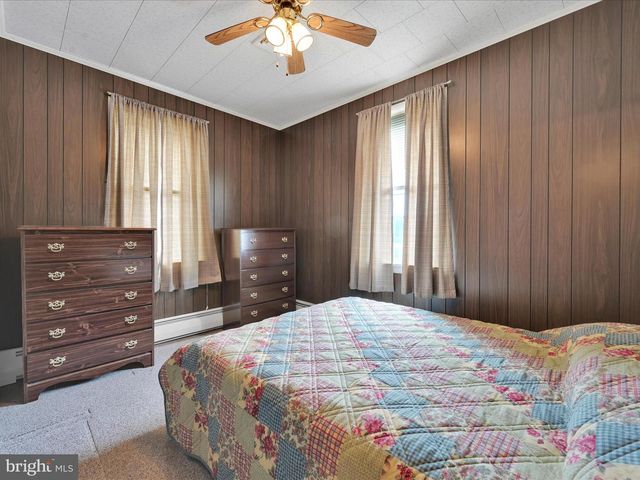 9 W MARKET ST, Myerstown, PA 17067