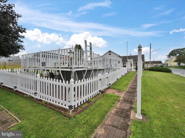 9 W MARKET ST, Myerstown, PA 17067