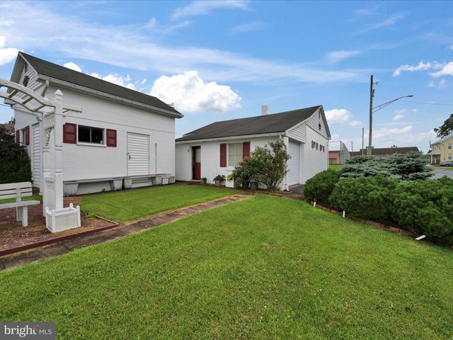 9 W MARKET ST, Myerstown, PA 17067