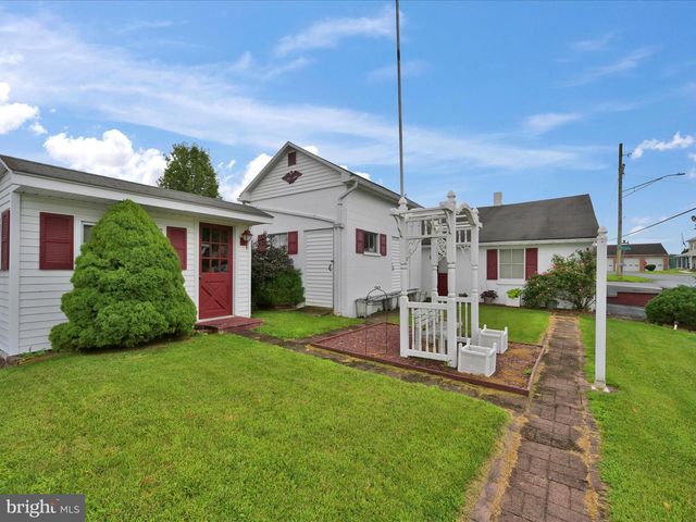 9 W MARKET ST, Myerstown, PA 17067
