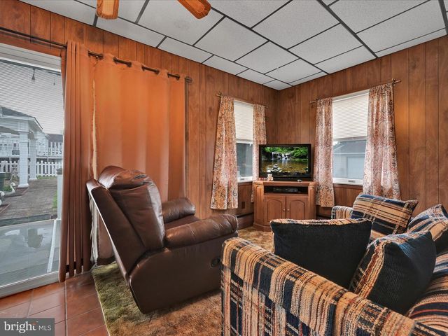 9 W MARKET ST, Myerstown, PA 17067
