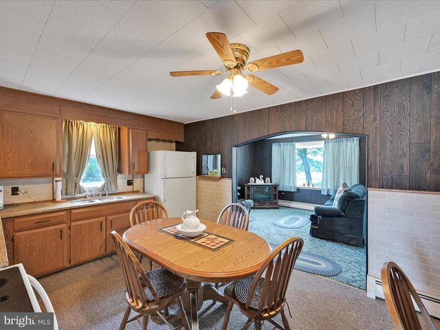 9 W MARKET ST, Myerstown, PA 17067