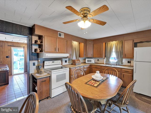 9 W MARKET ST, Myerstown, PA 17067