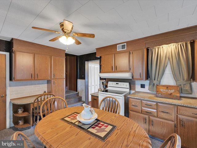 9 W MARKET ST, Myerstown, PA 17067