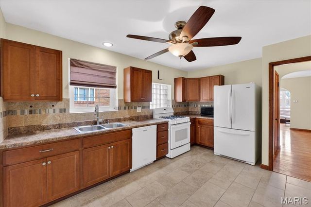 705 Bellavilla Drive, Bella Villa, MO 63125
