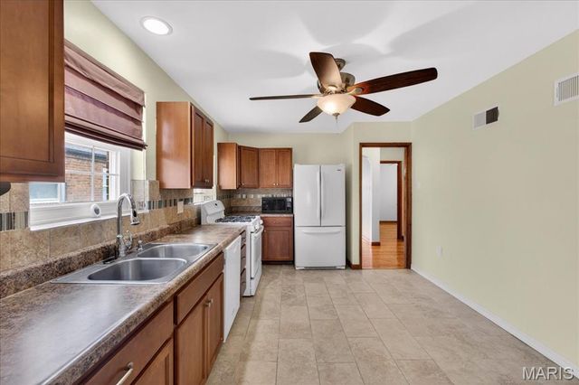 705 Bellavilla Drive, Bella Villa, MO 63125