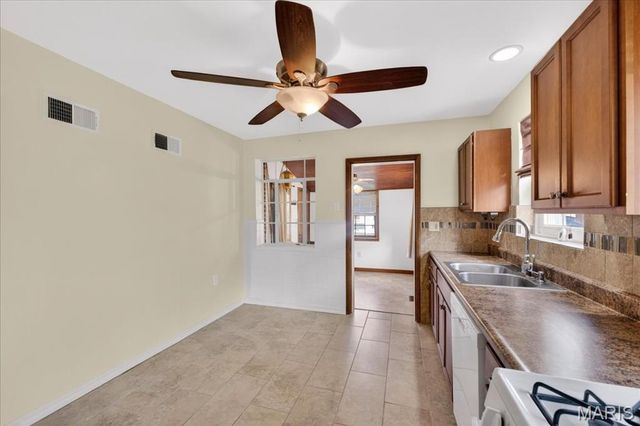 705 Bellavilla Drive, Bella Villa, MO 63125