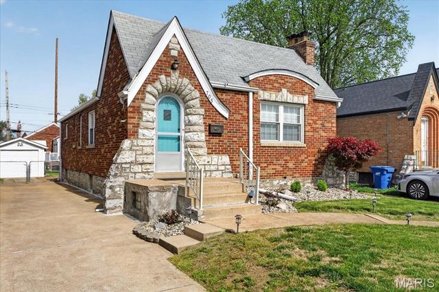 705 Bellavilla Drive, Bella Villa, MO 63125