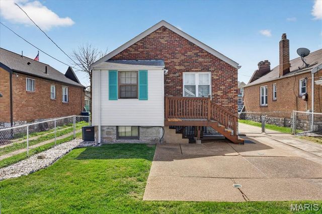 705 Bellavilla Drive, Bella Villa, MO 63125