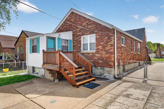 705 Bellavilla Drive, Bella Villa, MO 63125
