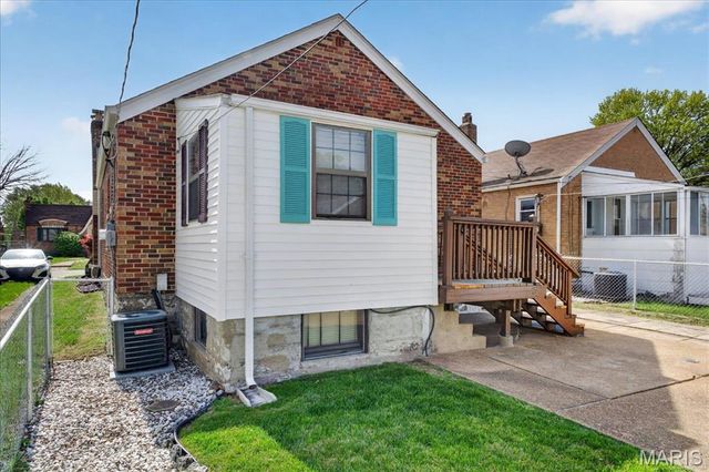 705 Bellavilla Drive, Bella Villa, MO 63125