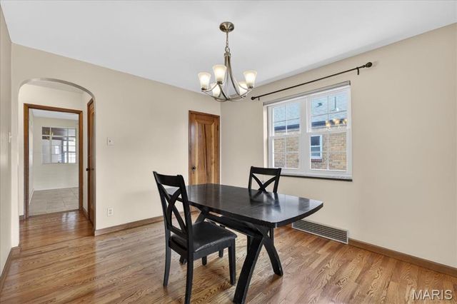 705 Bellavilla Drive, Bella Villa, MO 63125