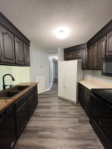 1130 Hunting Creek Ct, Clarksville, TN 37042