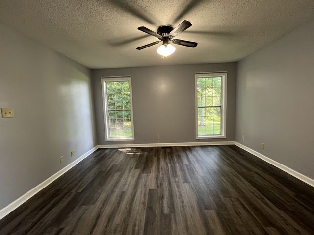 1130 Hunting Creek Ct, Clarksville, TN 37042