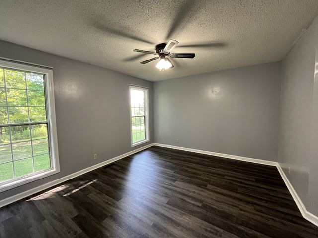 1130 Hunting Creek Ct, Clarksville, TN 37042