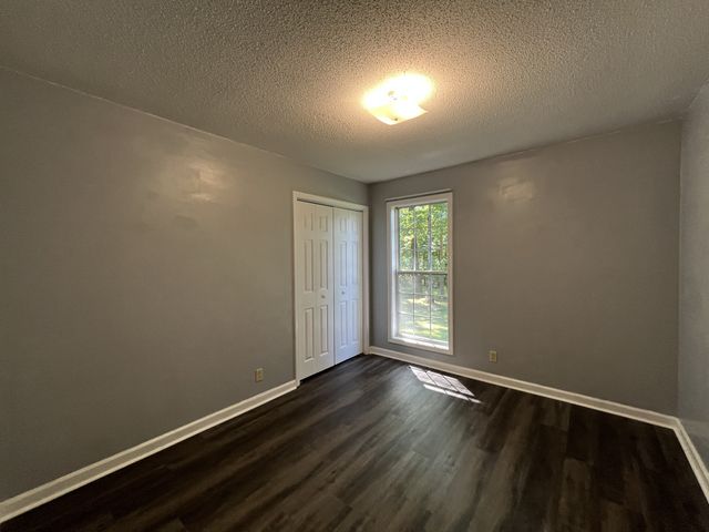 1130 Hunting Creek Ct, Clarksville, TN 37042
