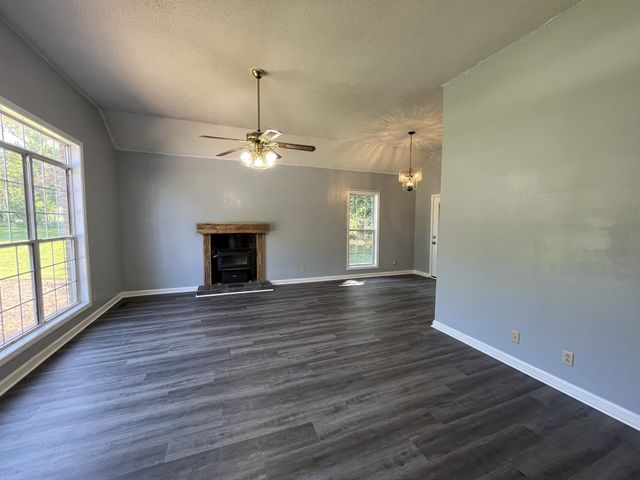 1130 Hunting Creek Ct, Clarksville, TN 37042
