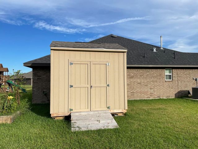 10 Gemstone Court, Angleton, TX 77515