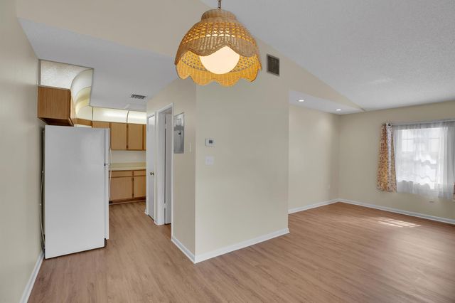 2007 Oleander Boulevard Apt D, Fort Pierce, FL 34950