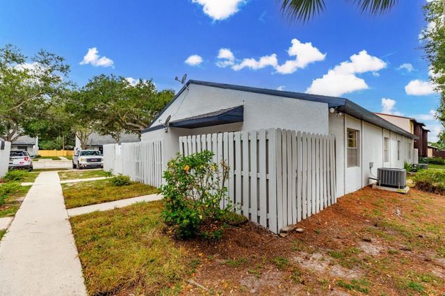 2007 Oleander Boulevard Apt D, Fort Pierce, FL 34950