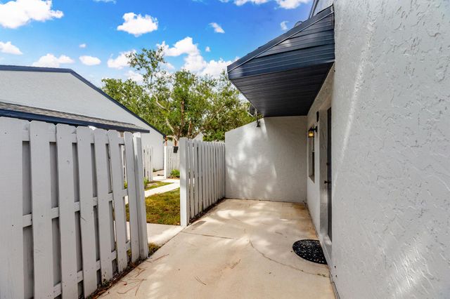 2007 Oleander Boulevard Apt D, Fort Pierce, FL 34950
