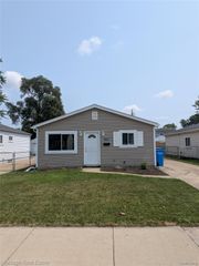 30760 Palmer Boulevard, Madison Heights, MI 48071