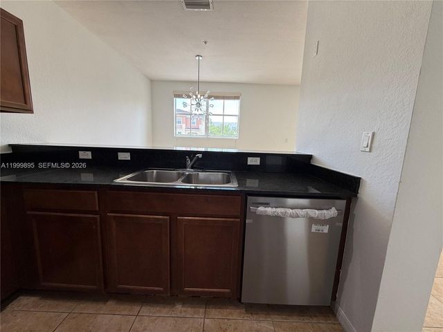 8800 NW 107th CT 219-10, Doral, FL 33178