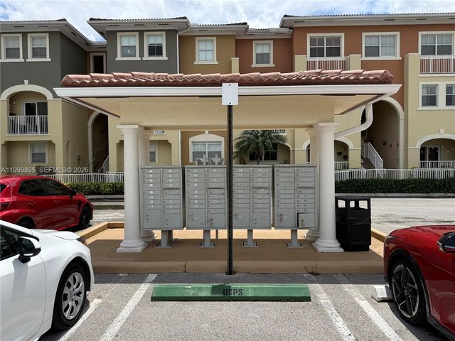 8800 NW 107th CT 219-10, Doral, FL 33178