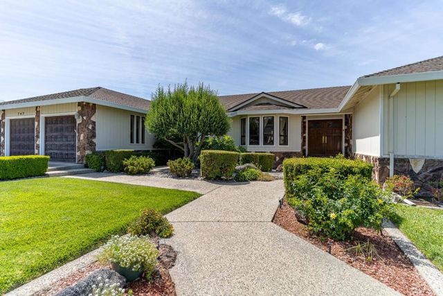747 Ridgemark Drive, Hollister, CA 95023