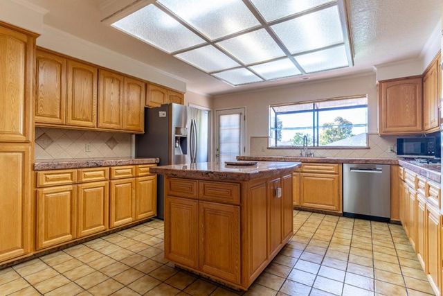 747 Ridgemark Drive, Hollister, CA 95023
