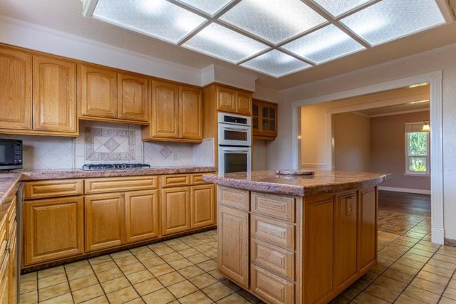 747 Ridgemark Drive, Hollister, CA 95023