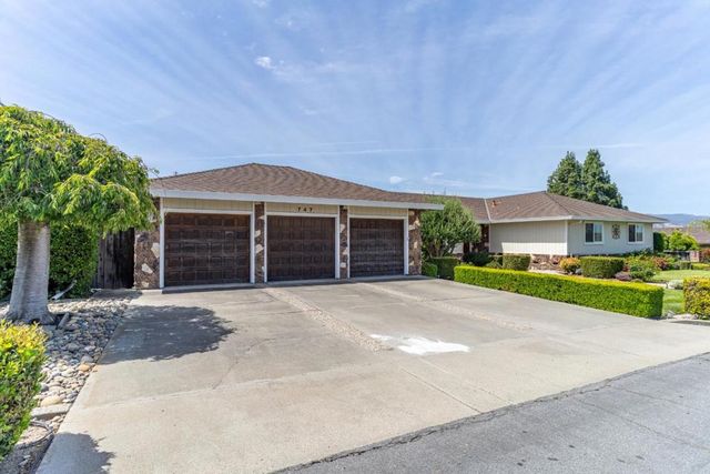 747 Ridgemark Drive, Hollister, CA 95023