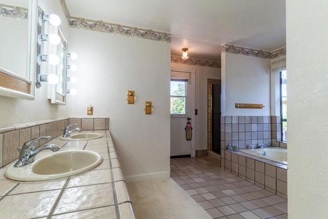 747 Ridgemark Drive, Hollister, CA 95023