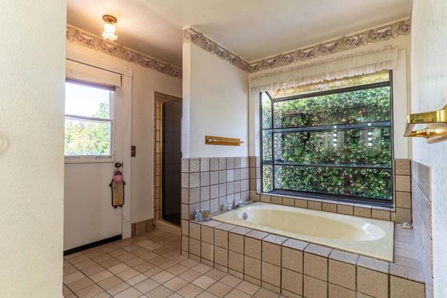 747 Ridgemark Drive, Hollister, CA 95023