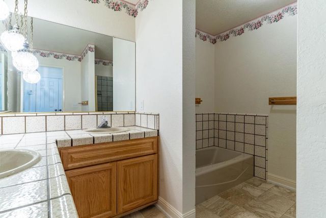 747 Ridgemark Drive, Hollister, CA 95023
