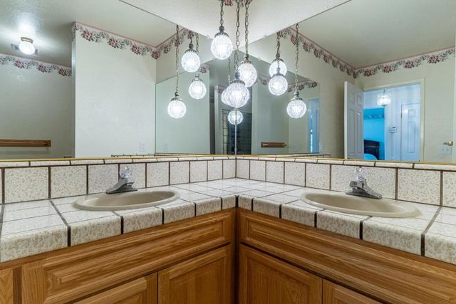 747 Ridgemark Drive, Hollister, CA 95023