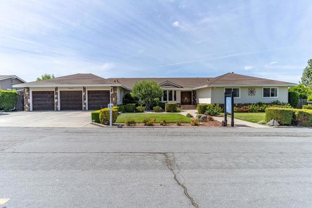 747 Ridgemark Drive, Hollister, CA 95023