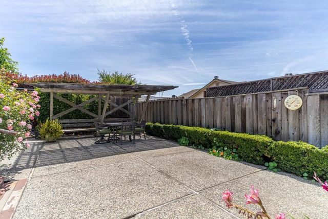 747 Ridgemark Drive, Hollister, CA 95023