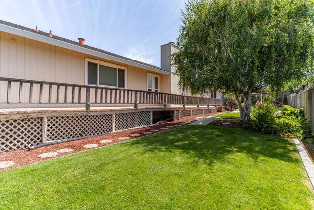 747 Ridgemark Drive, Hollister, CA 95023