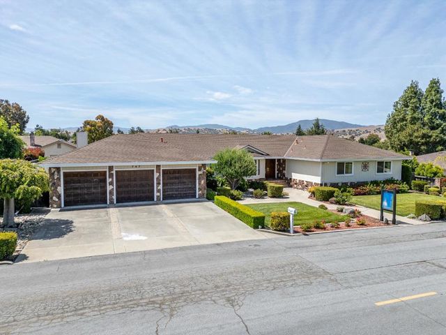 747 Ridgemark Drive, Hollister, CA 95023