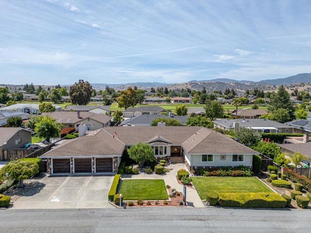 747 Ridgemark Drive, Hollister, CA 95023