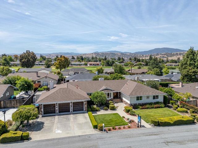 747 Ridgemark Drive, Hollister, CA 95023