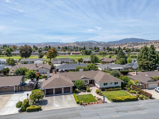 747 Ridgemark Drive, Hollister, CA 95023