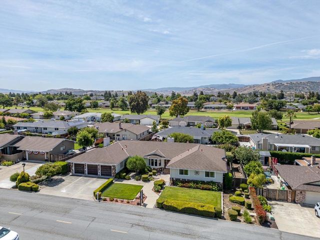 747 Ridgemark Drive, Hollister, CA 95023