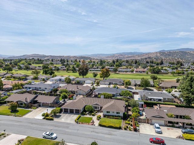 747 Ridgemark Drive, Hollister, CA 95023