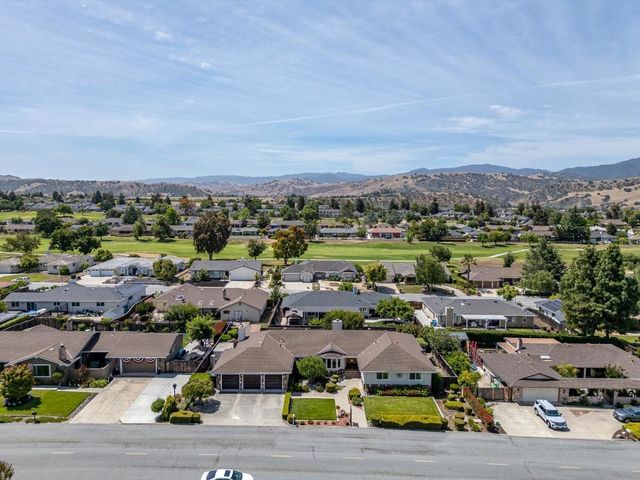 747 Ridgemark Drive, Hollister, CA 95023
