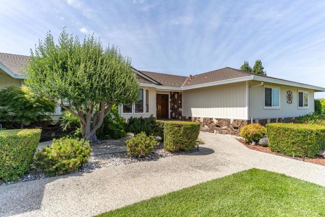 747 Ridgemark Drive, Hollister, CA 95023