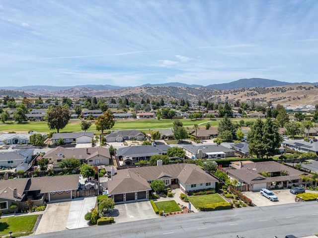 747 Ridgemark Drive, Hollister, CA 95023