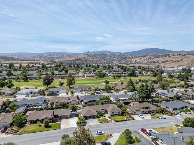 747 Ridgemark Drive, Hollister, CA 95023