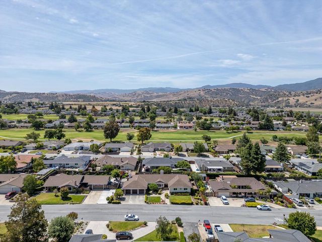 747 Ridgemark Drive, Hollister, CA 95023
